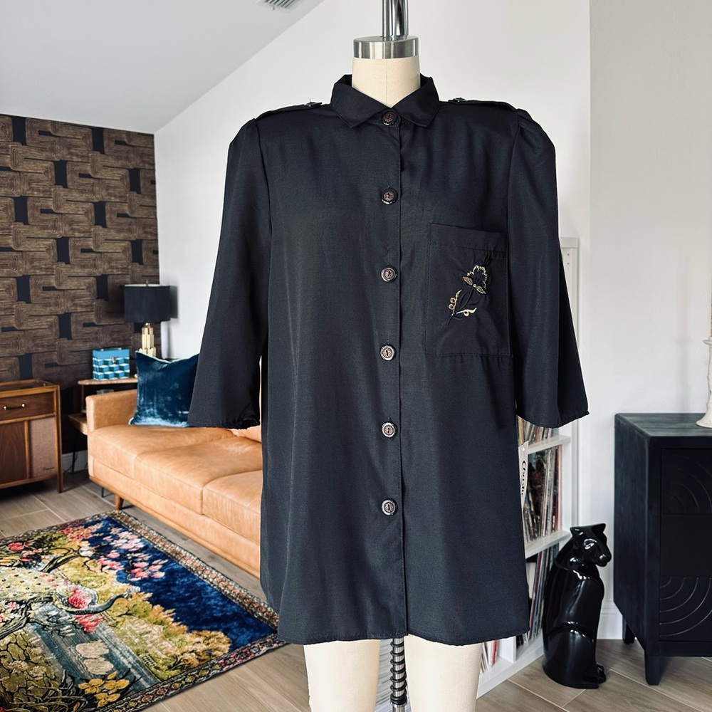 Vintage 80’s Button Down Short Sleeve Embroidered Blouse